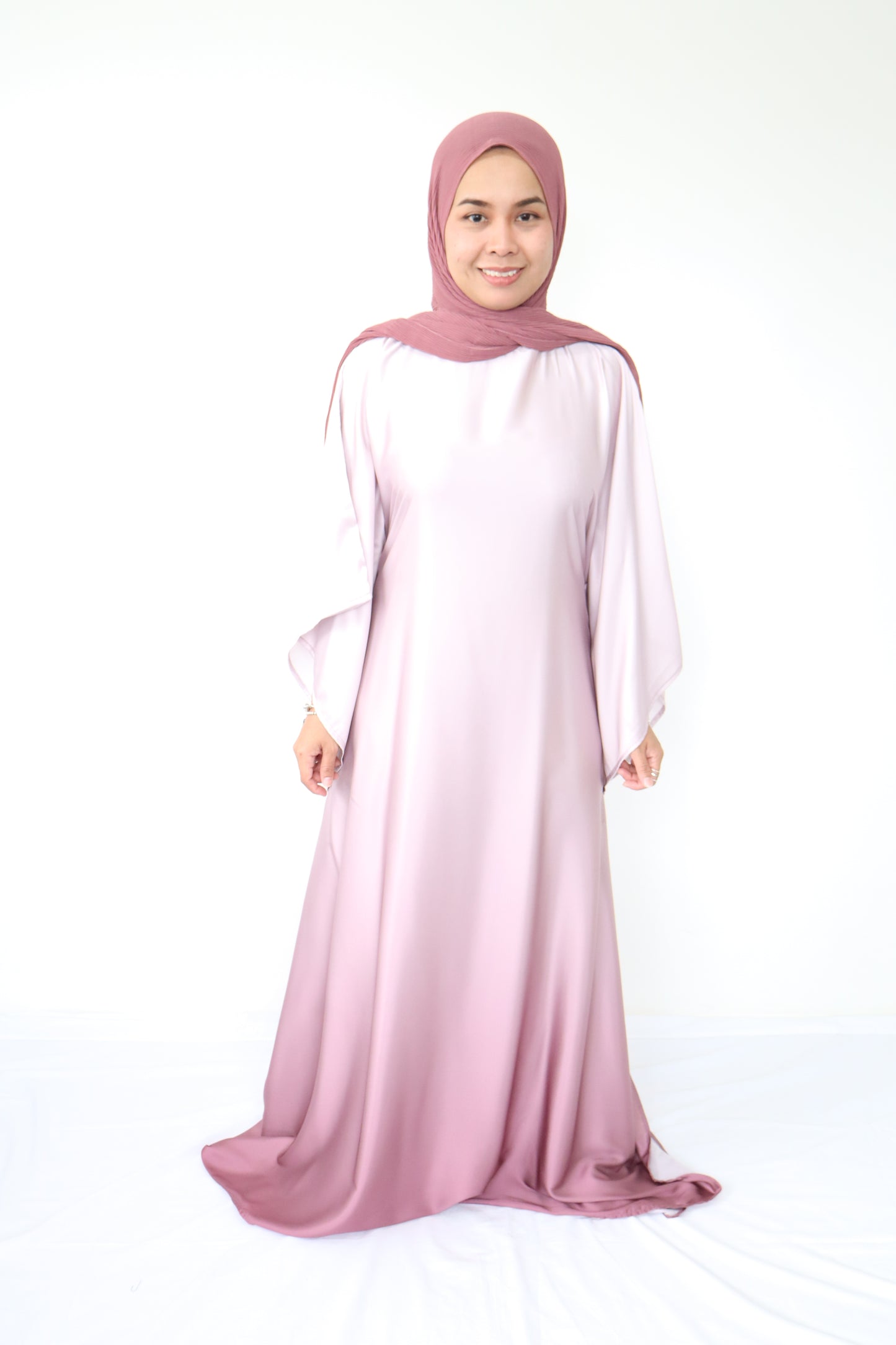 Namelis Gradient batwing Satin Abaya- Soft Lilac
