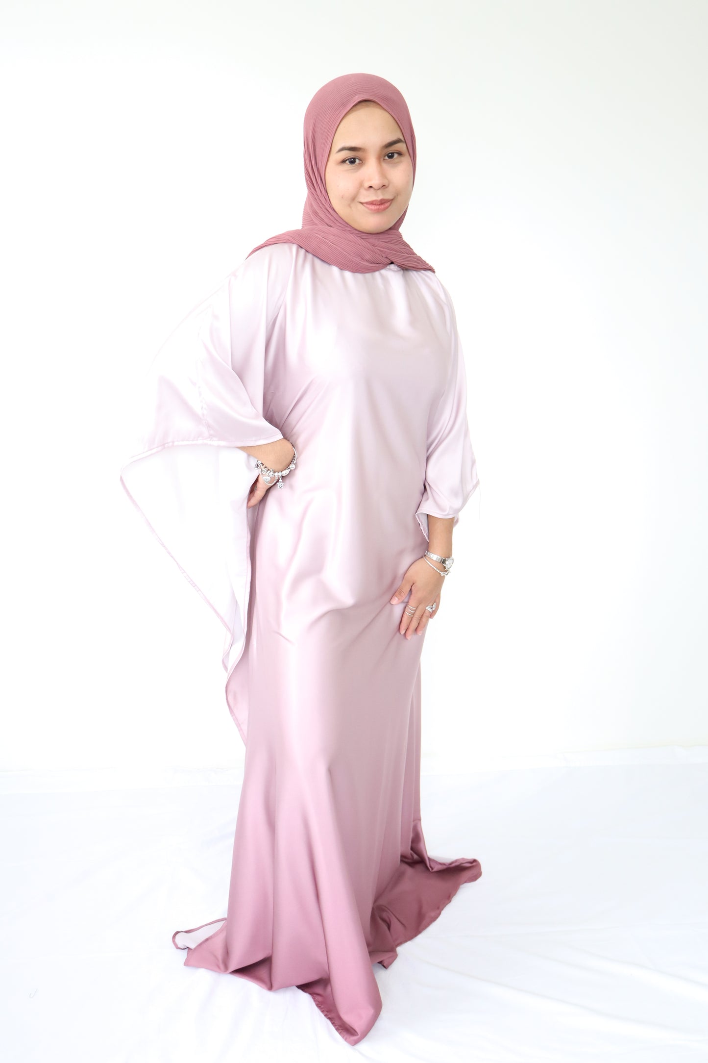 Namelis Gradient batwing Satin Abaya- Soft Lilac