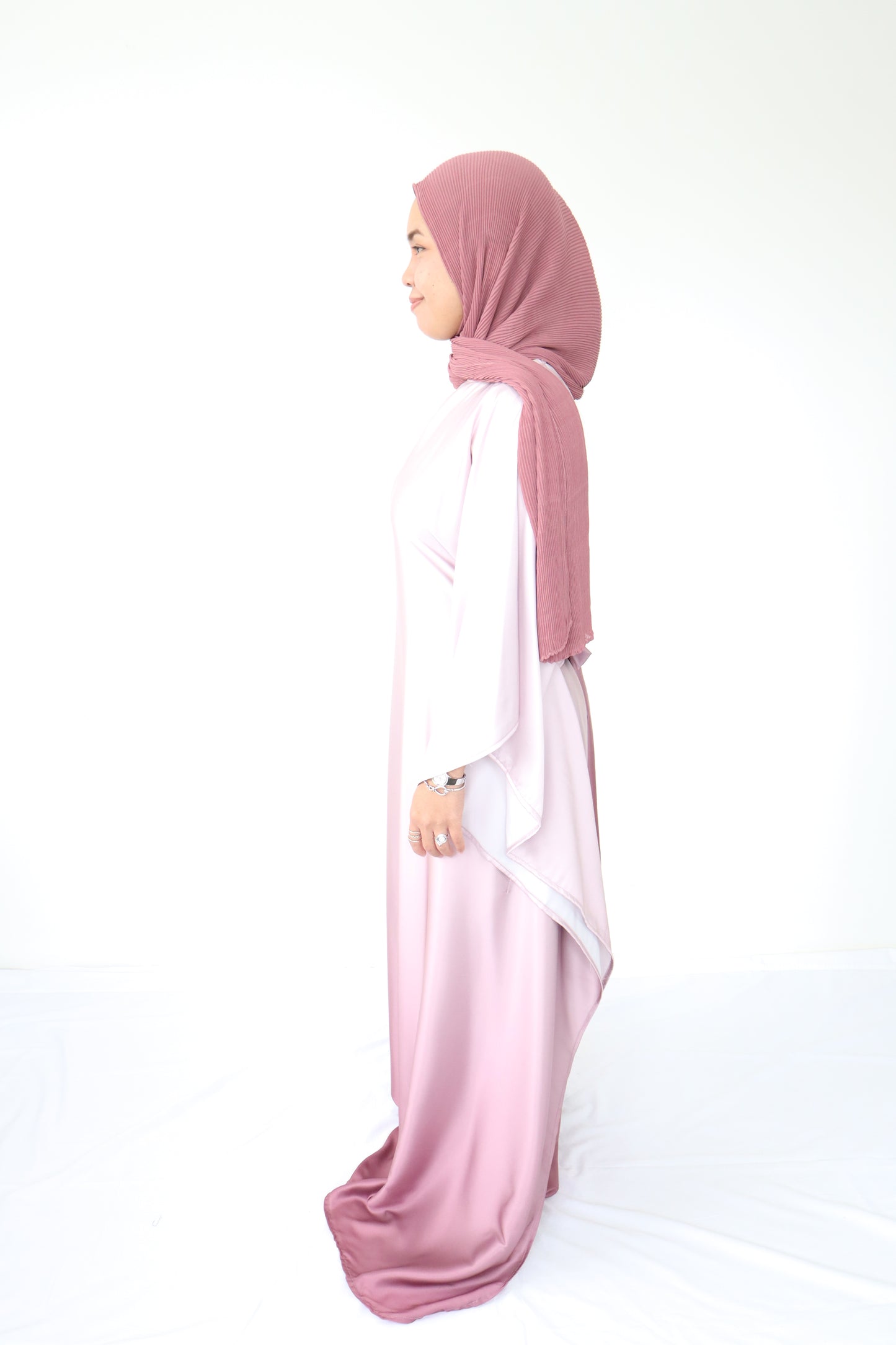 Namelis Gradient batwing Satin Abaya- Soft Lilac