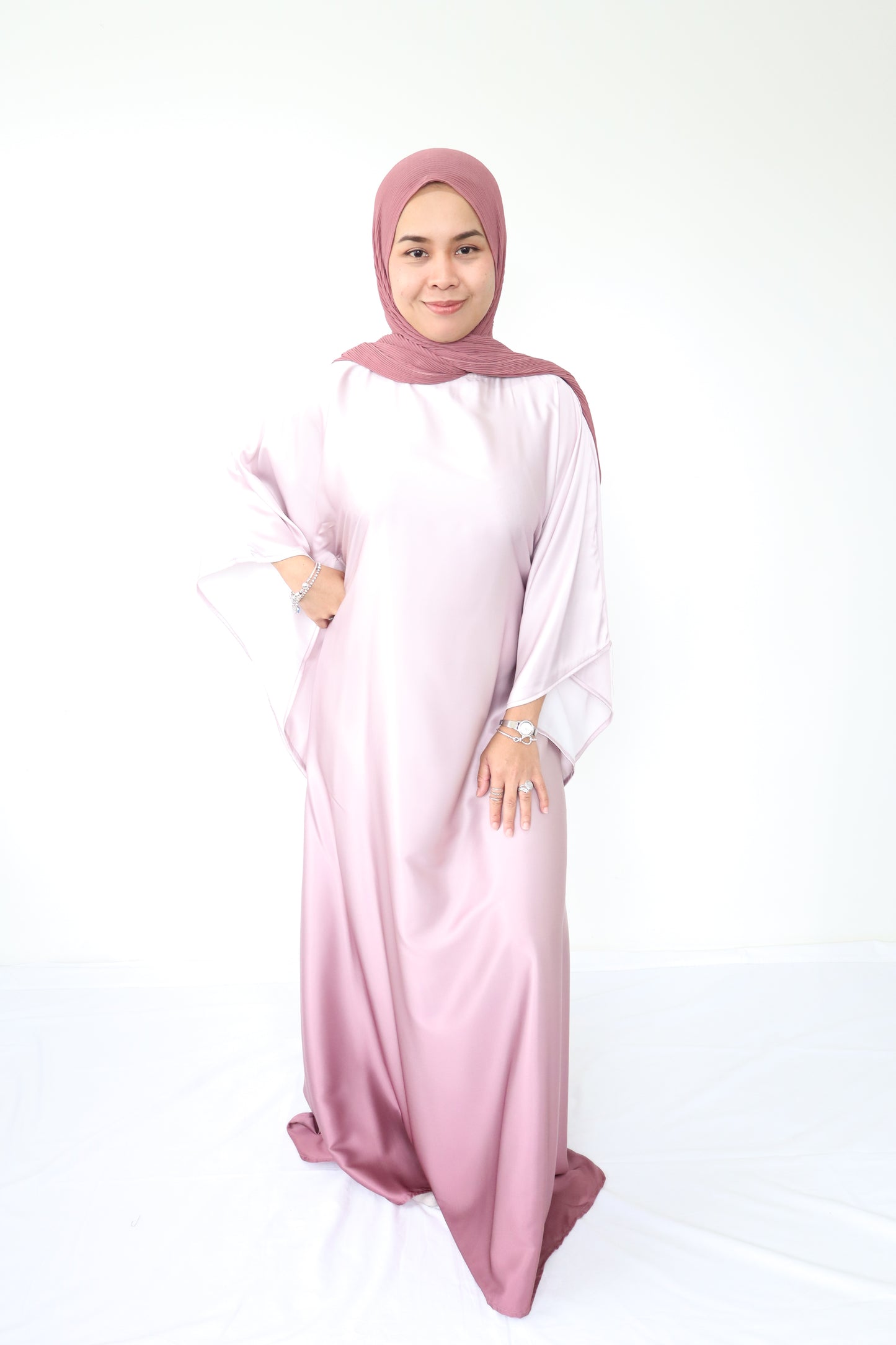 Namelis Gradient batwing Satin Abaya- Soft Lilac