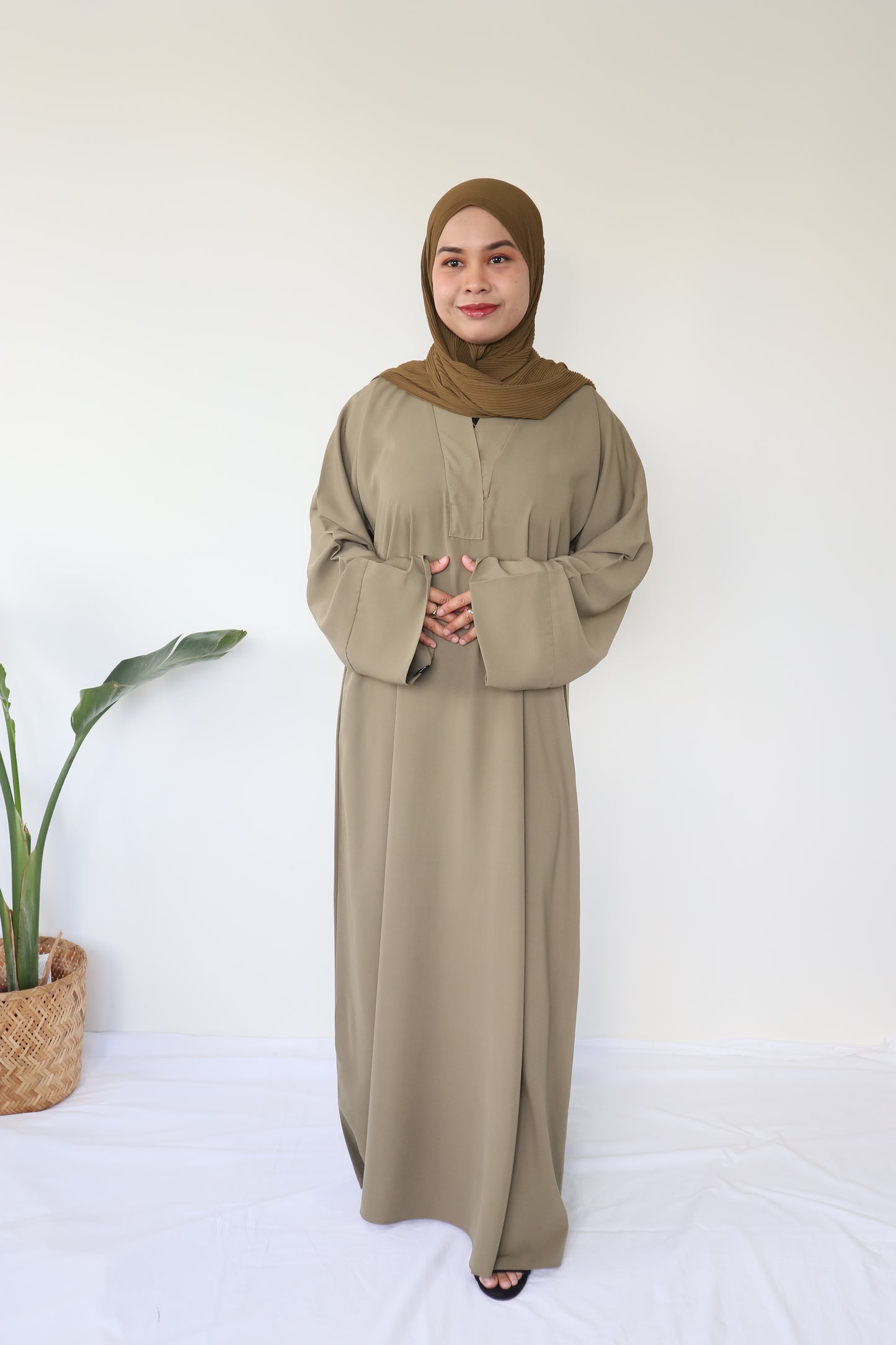 Aisha Basic Abaya - Green Fossil