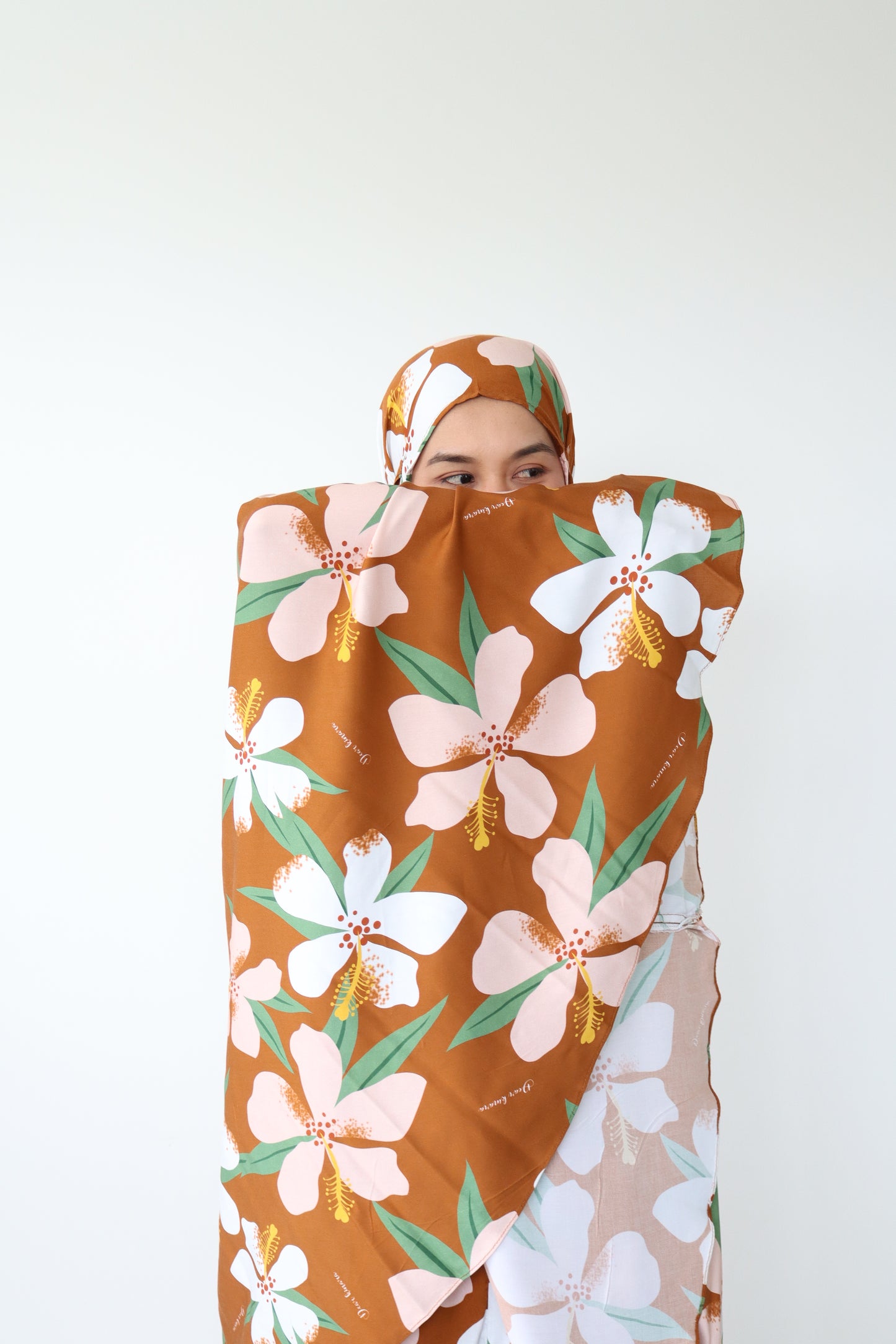Kinara Woman prayer clothes - Brown