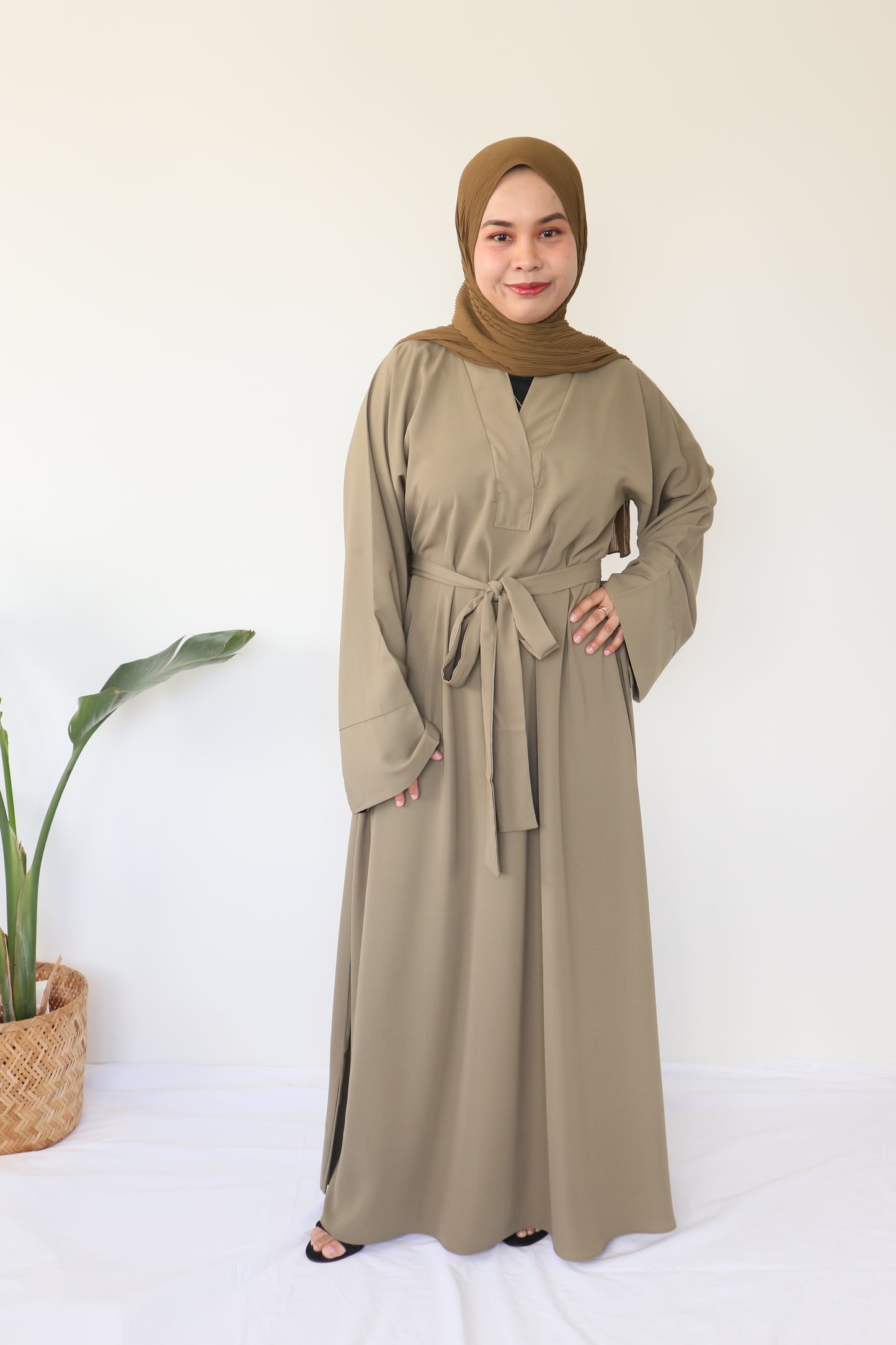 Aisha Basic Abaya - Green Fossil