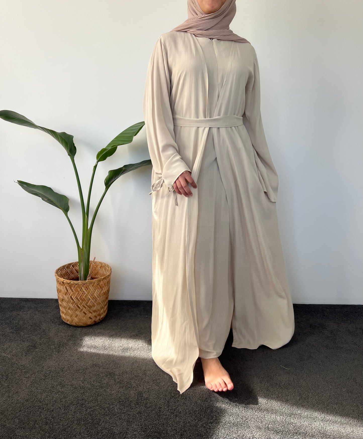 Samira Abaya - Ivory ( Sleveeless inner + outer + pocket )