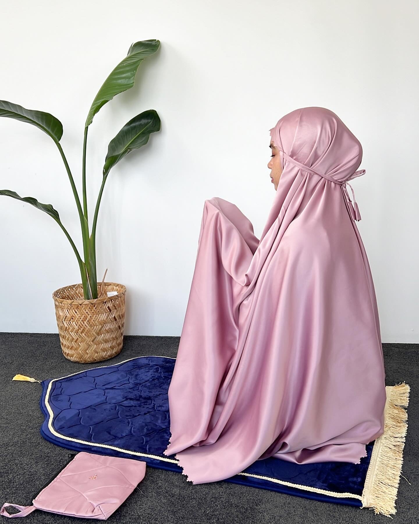 Woman Prayer Clothes - Silky Dusty Pink