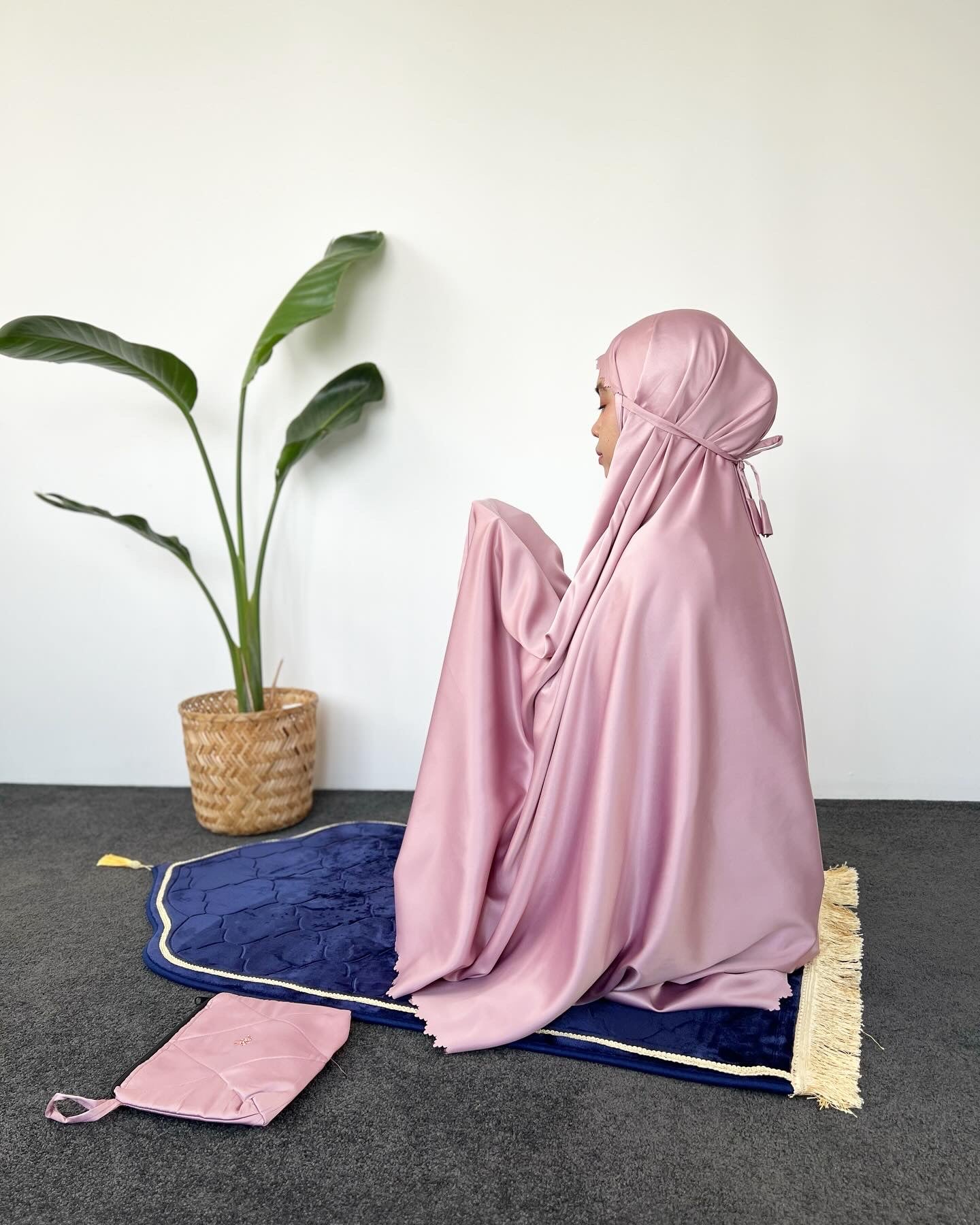Woman Prayer Clothes - Silky Dusty Pink