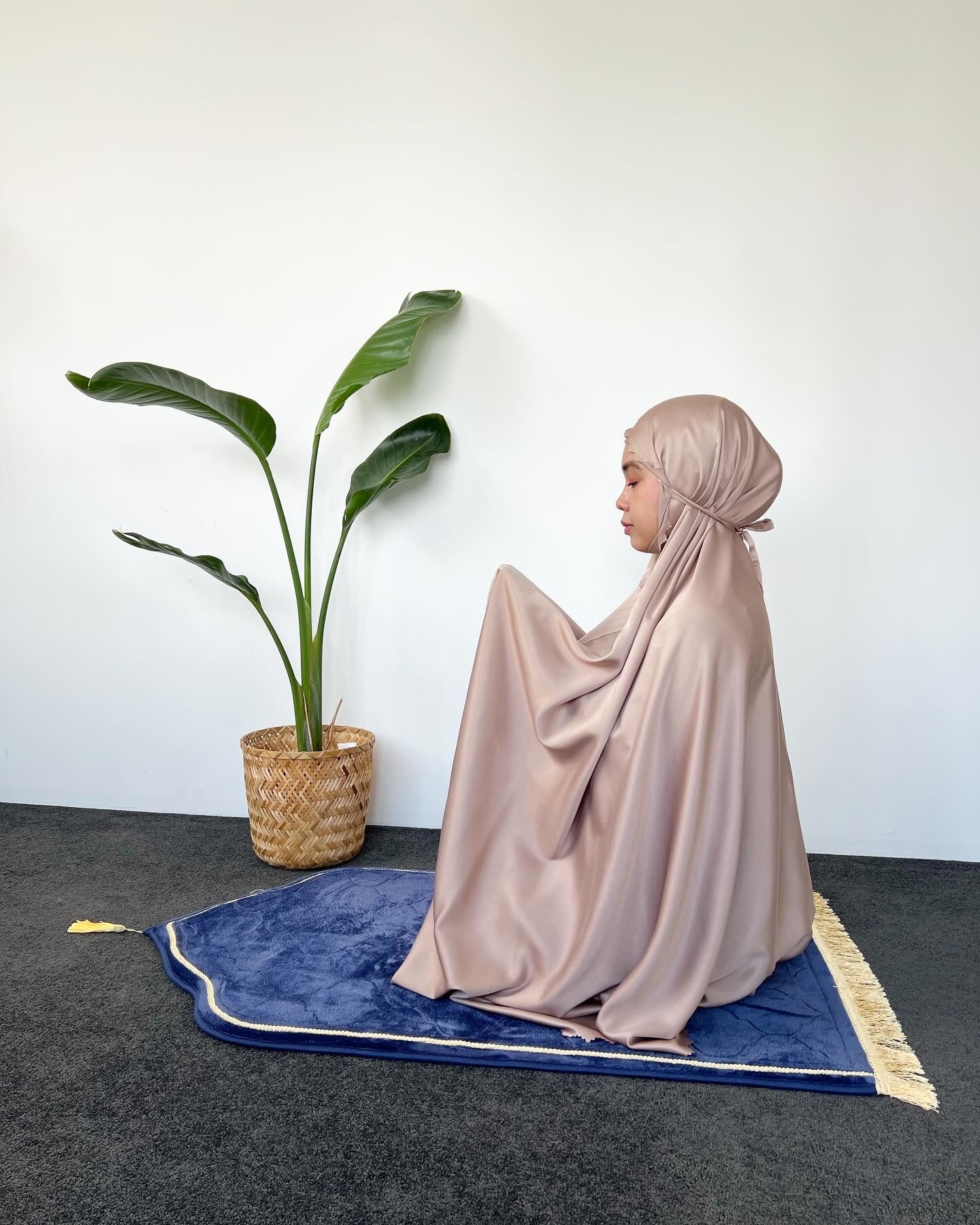 Woman Prayer Clothes - Silky Nude