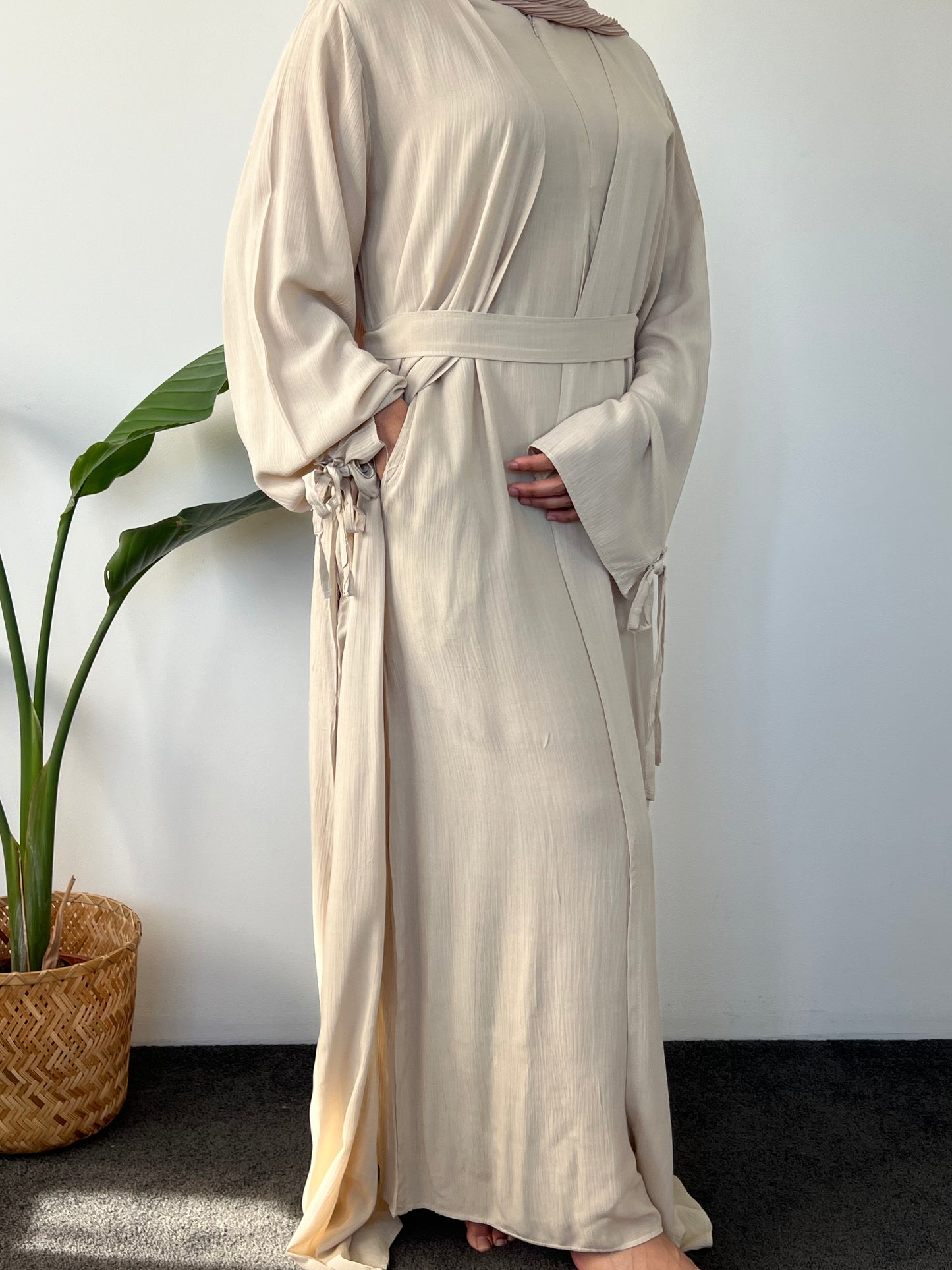 Samira Abaya - Ivory ( Sleveeless inner + outer + pocket )