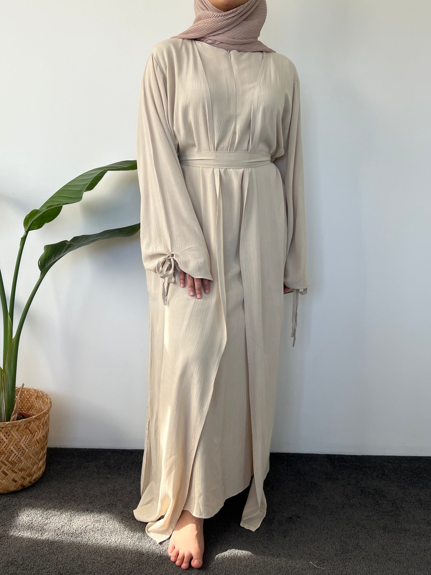 Samira Abaya - Ivory ( Sleveeless inner + outer + pocket )