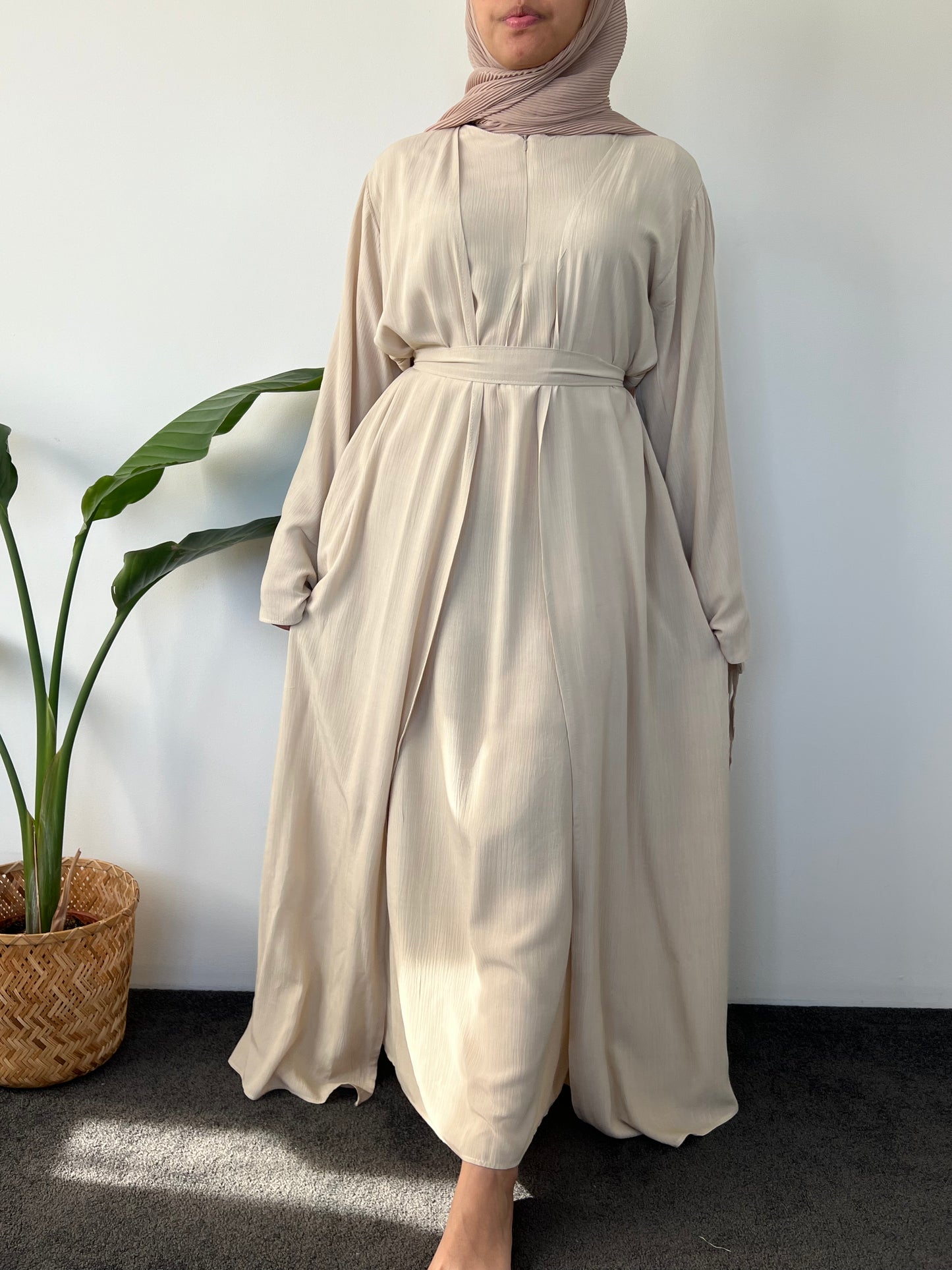 Samira Abaya - Ivory ( Sleveeless inner + outer + pocket )