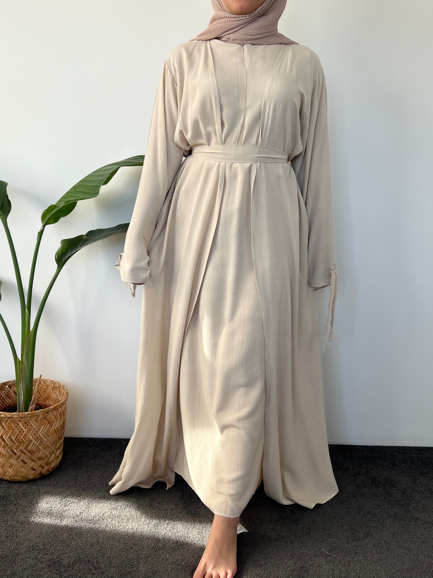 Samira Abaya - Ivory ( Sleveeless inner + outer + pocket )