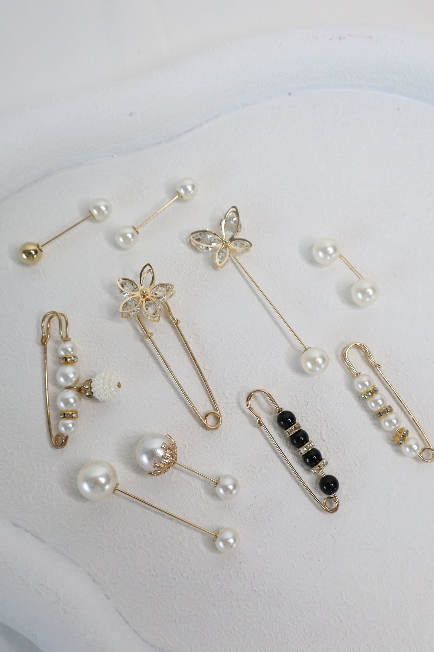 Pearls Pin (3pcs) Random