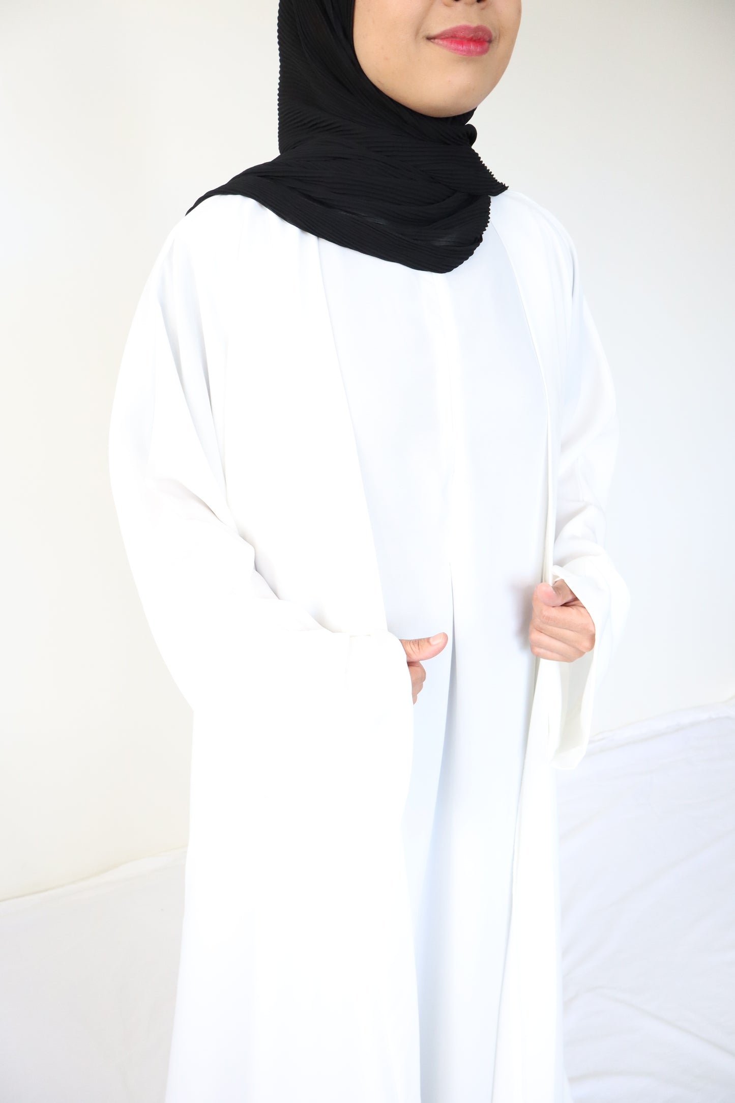 Taal Abaya set - White ( Sleveeless inner + outer + pocket )