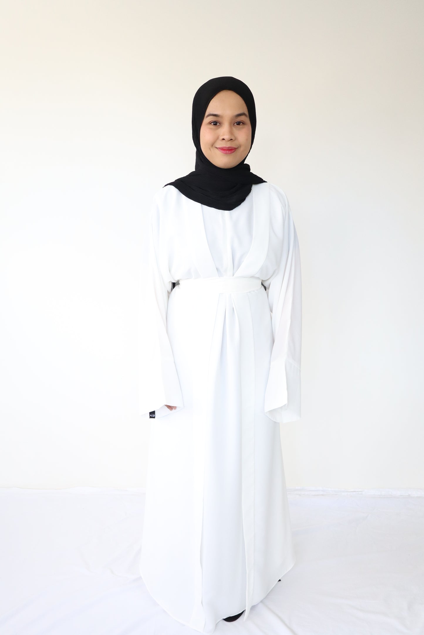 Taal Abaya set - White ( Sleveeless inner + outer + pocket )