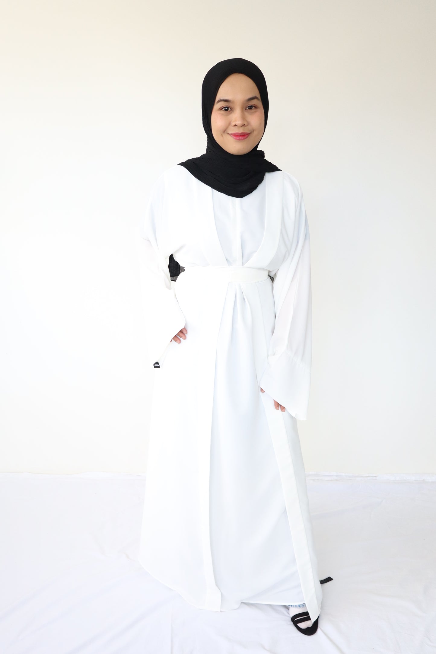 Taal Abaya set - White ( Sleveeless inner + outer + pocket )