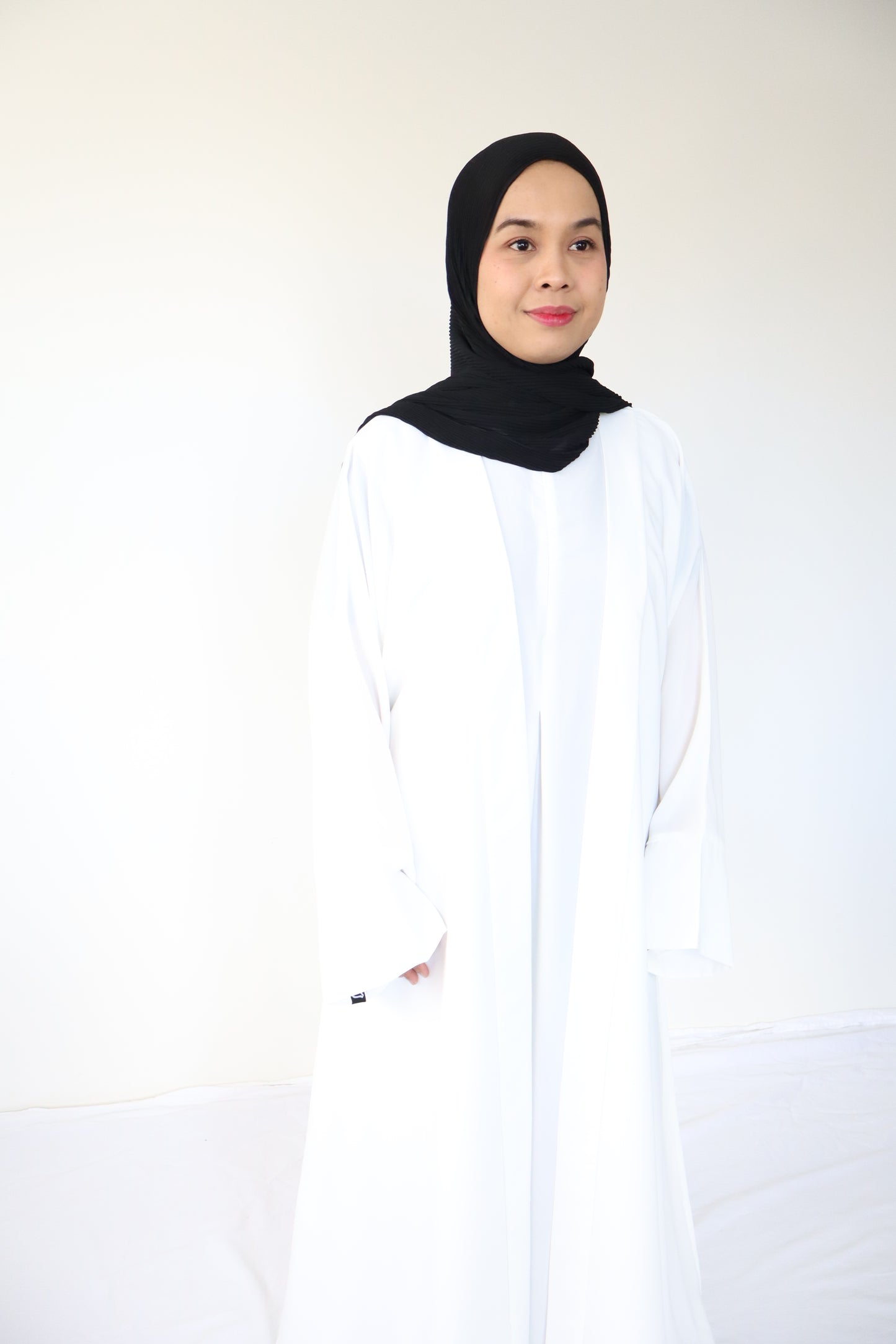 Taal Abaya set - White ( Sleveeless inner + outer + pocket )