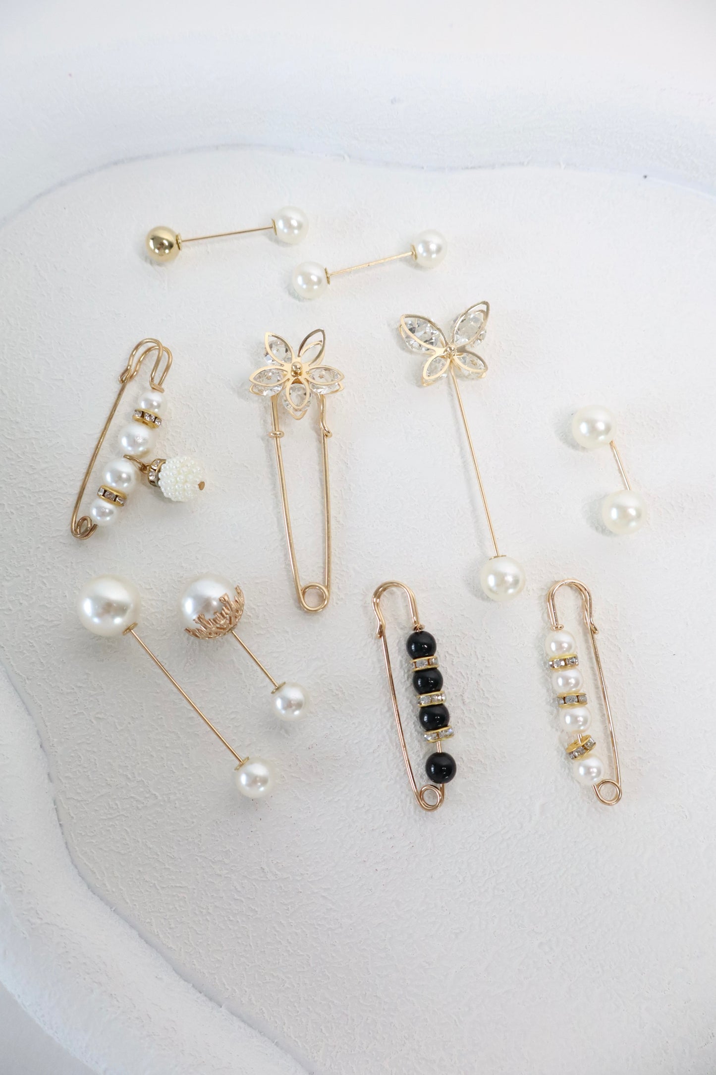 Pearls Pin (3pcs) Random