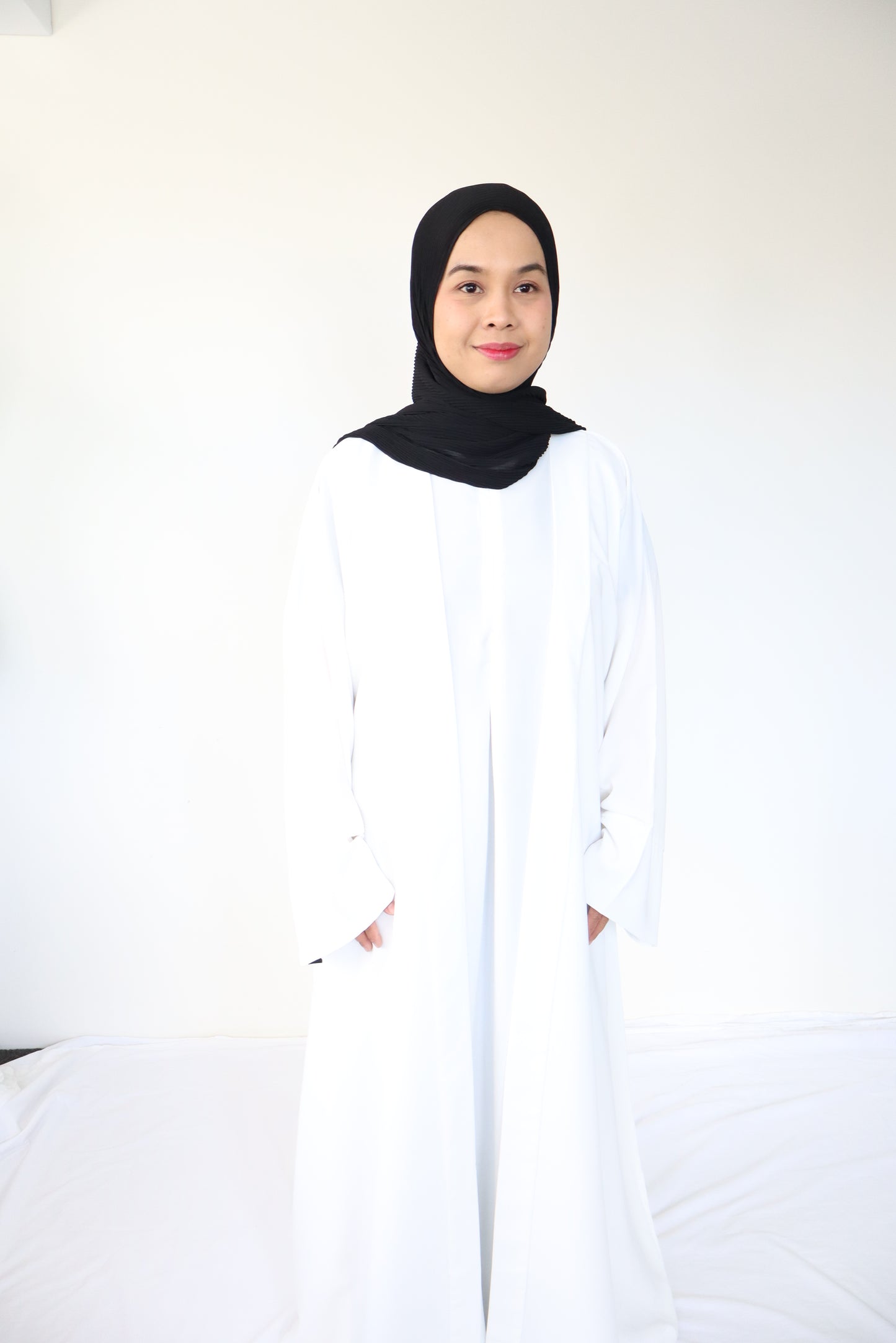 Taal Abaya set - White ( Sleveeless inner + outer + pocket )