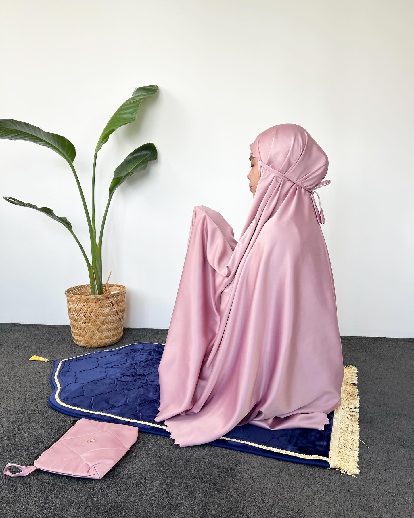 Woman Prayer Clothes - Silky Dusty Pink