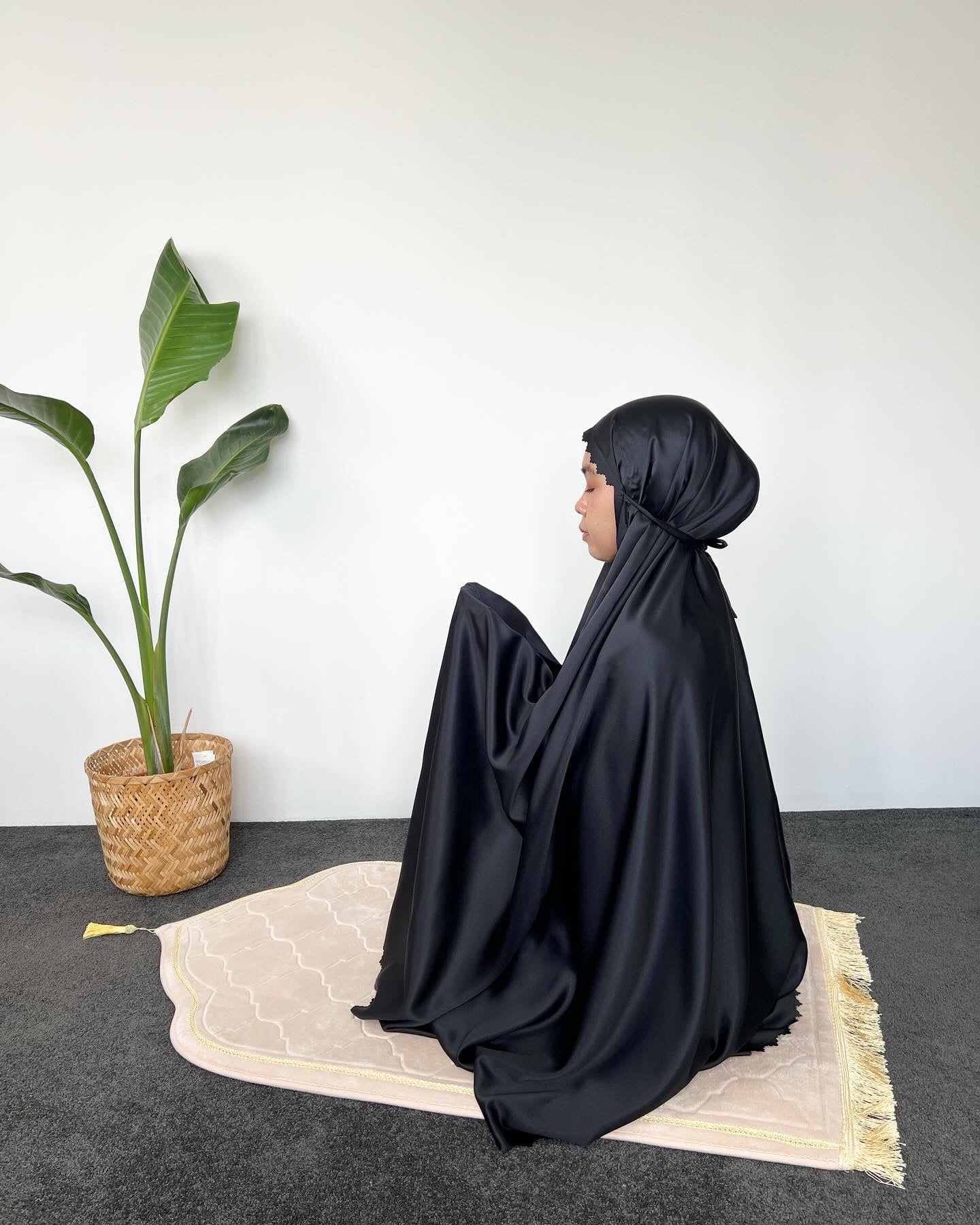 Woman Prayer Clothes - Silky Black