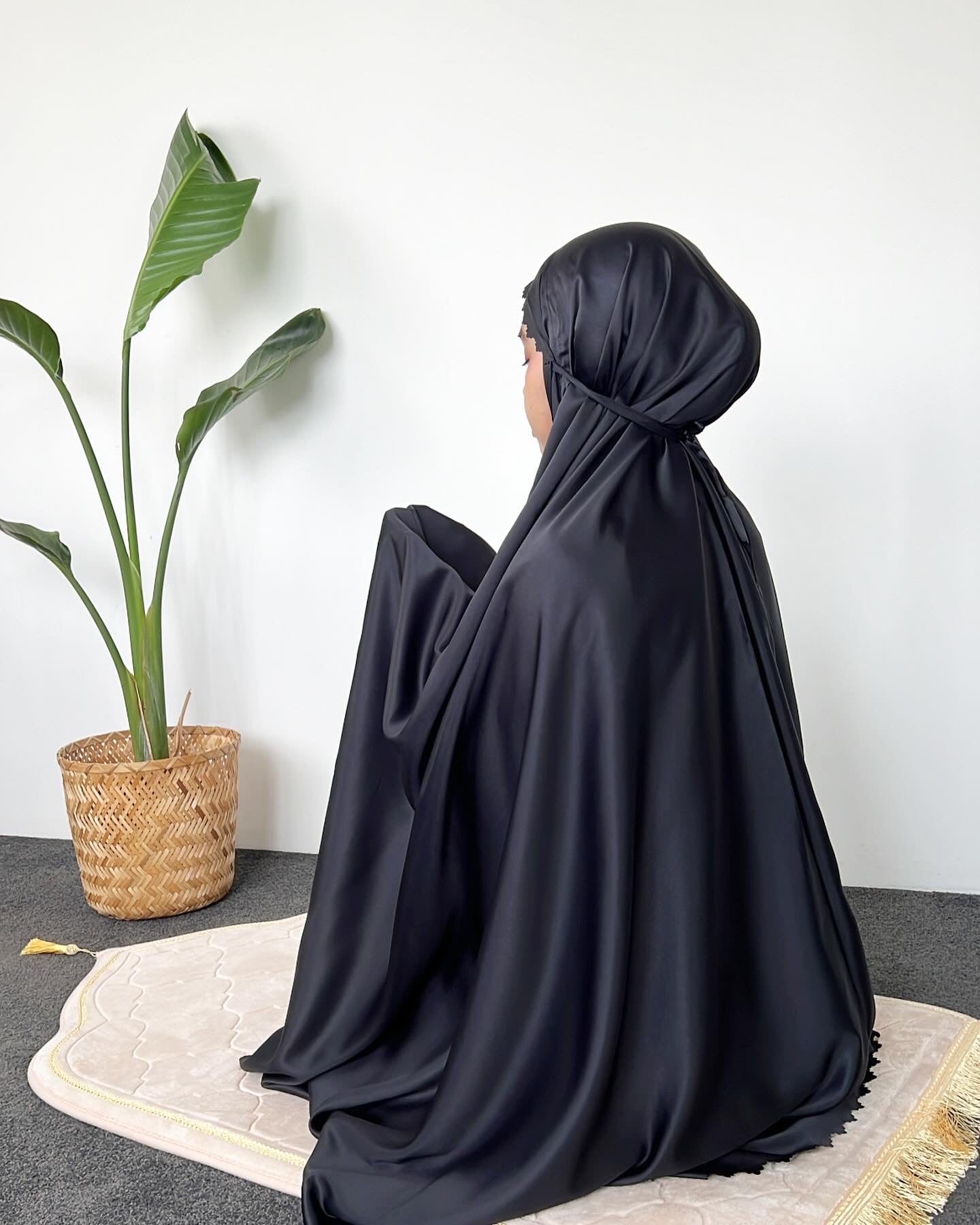 Woman Prayer Clothes - Silky Black