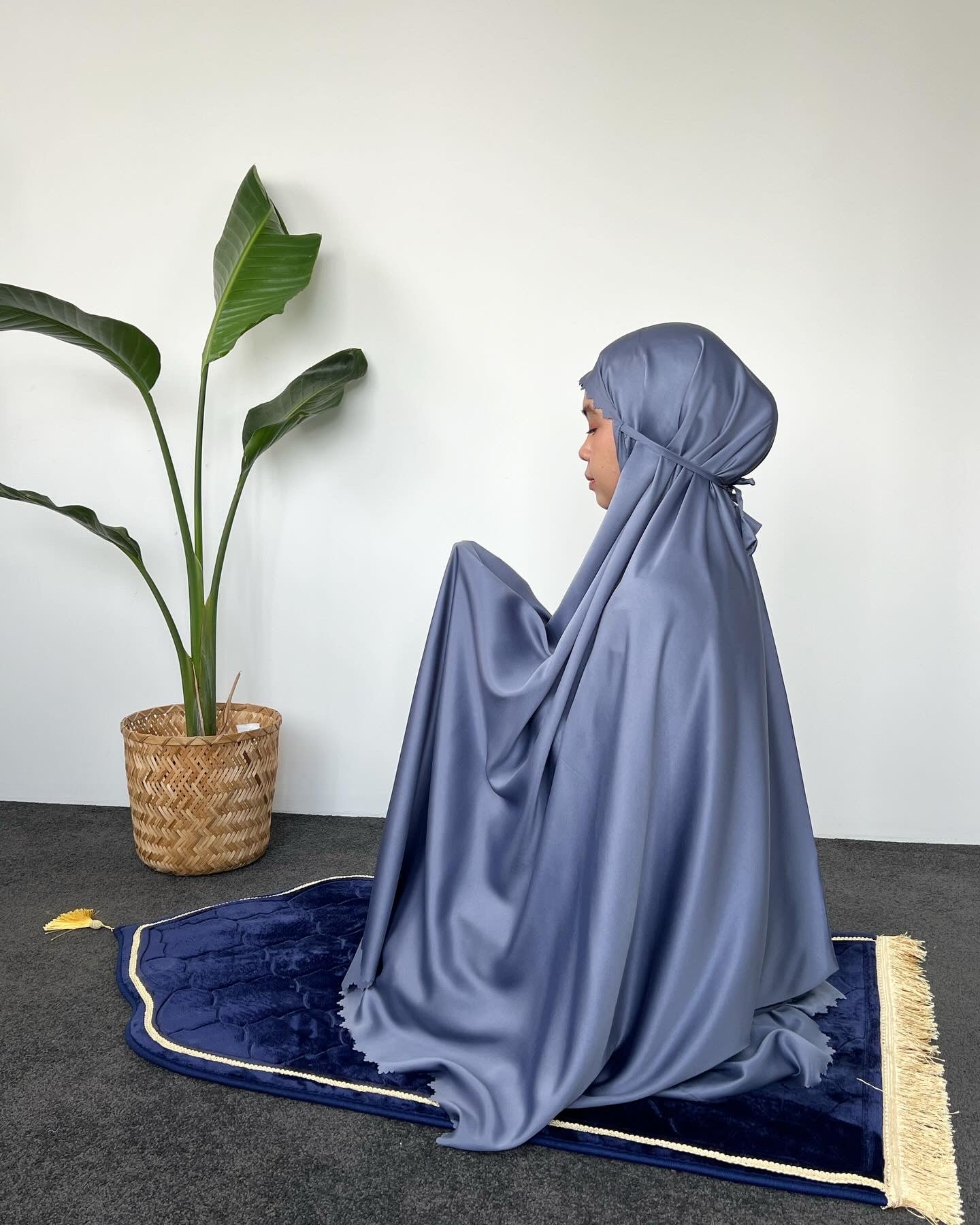 Woman Prayer Clothes - Silky Grey